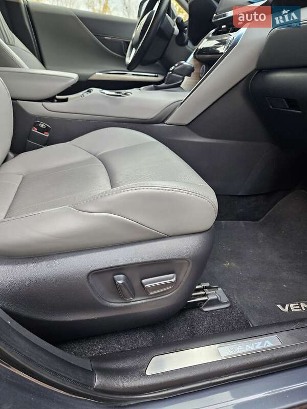 Позашляховик / Кросовер Toyota Venza 2021 в Черкасах