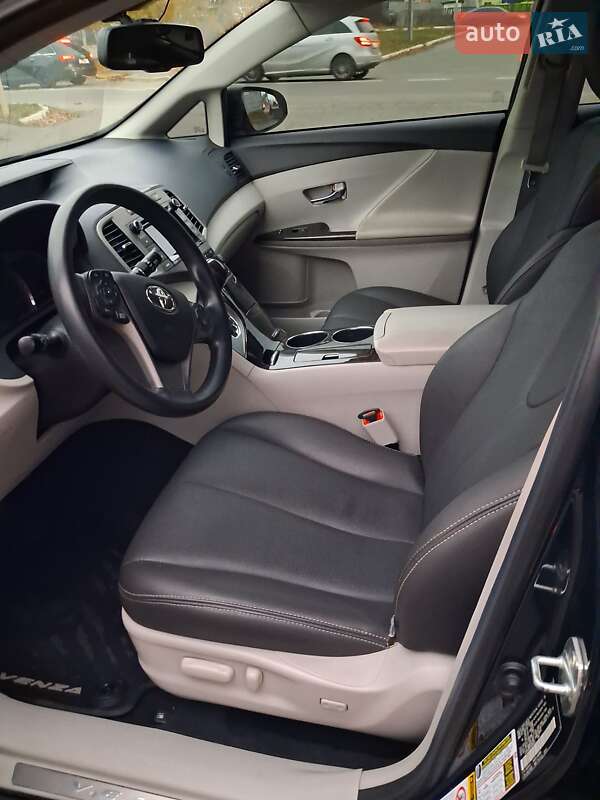Внедорожник / Кроссовер Toyota Venza 2014 в Буче