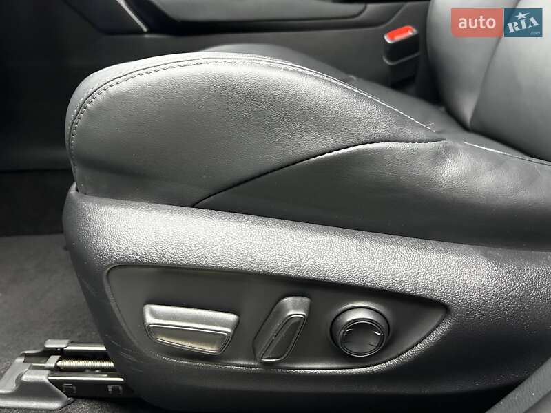 Внедорожник / Кроссовер Toyota Venza 2022 в Черновцах