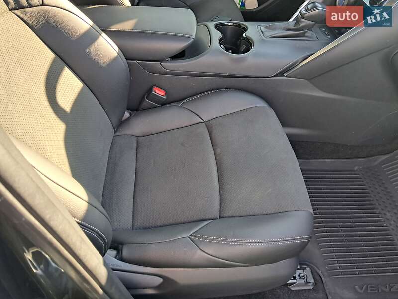 Внедорожник / Кроссовер Toyota Venza 2021 в Львове