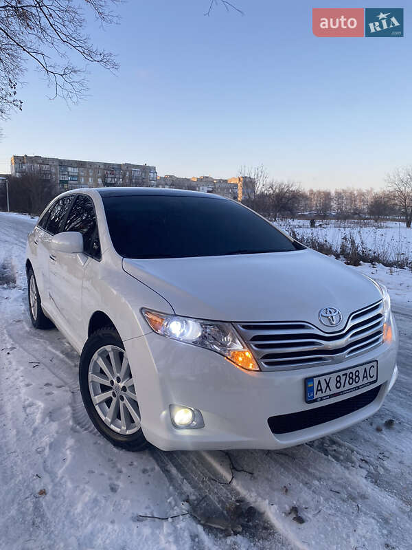 Позашляховик / Кросовер Toyota Venza 2011 в Краснограді