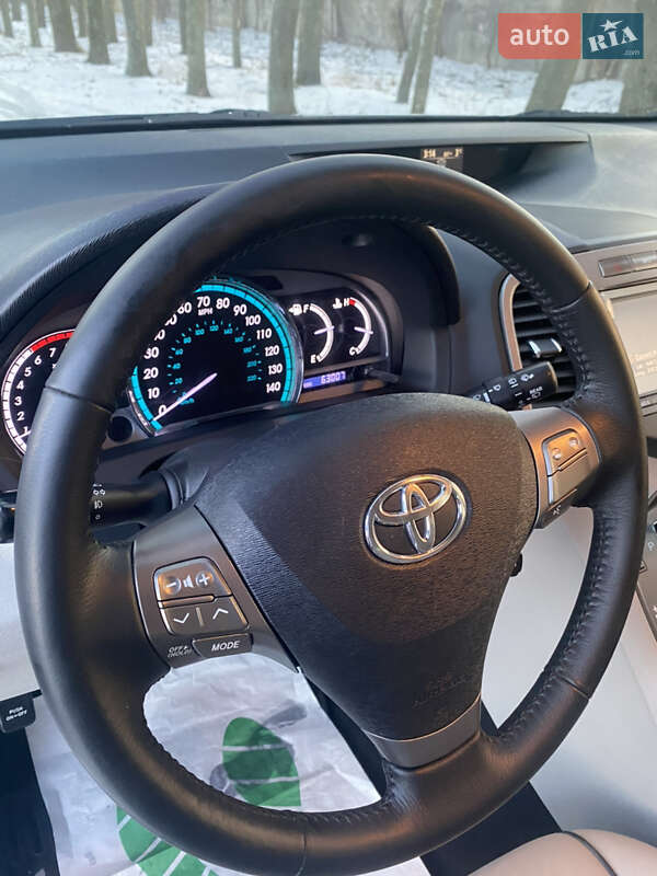 Позашляховик / Кросовер Toyota Venza 2011 в Краснограді