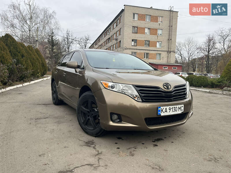 Позашляховик / Кросовер Toyota Venza 2011 в Ладижині