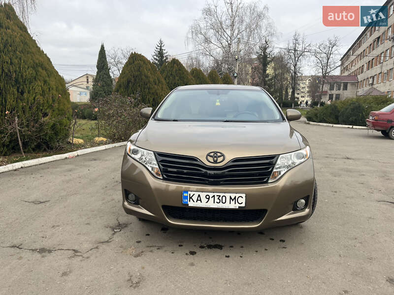 Позашляховик / Кросовер Toyota Venza 2011 в Ладижині