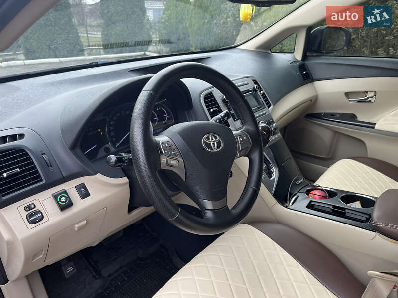 Позашляховик / Кросовер Toyota Venza 2011 в Ладижині