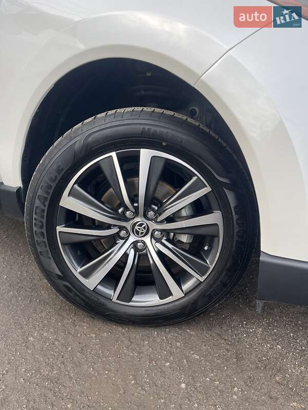 Позашляховик / Кросовер Toyota Venza 2021 в Києві