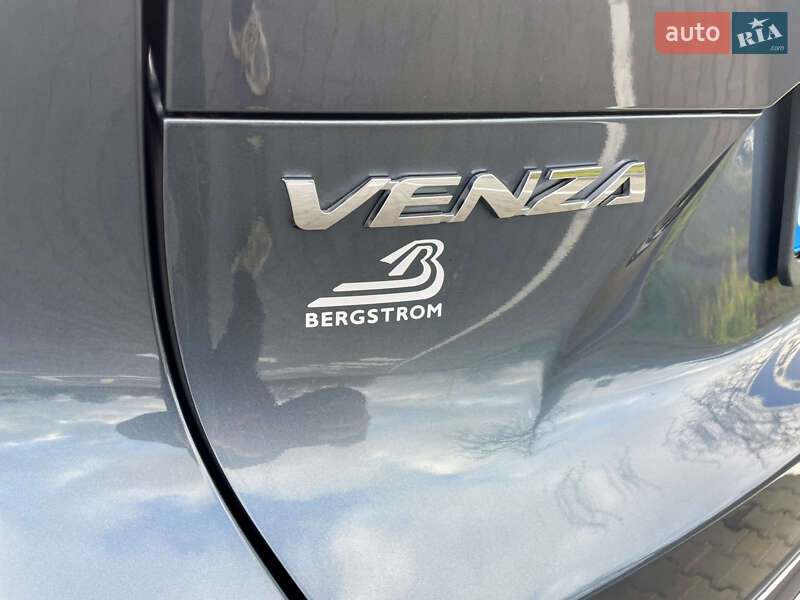 Позашляховик / Кросовер Toyota Venza 2021 в Тульчині