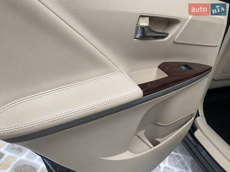 Позашляховик / Кросовер Toyota Venza 2013 в Вінниці