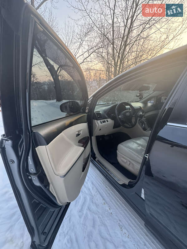 Внедорожник / Кроссовер Toyota Venza 2010 в Житомире