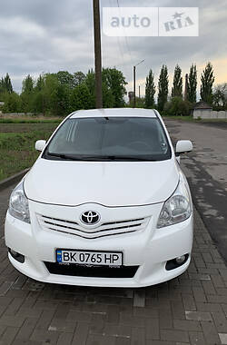 Мінівен Toyota Verso 2012 в Рівному