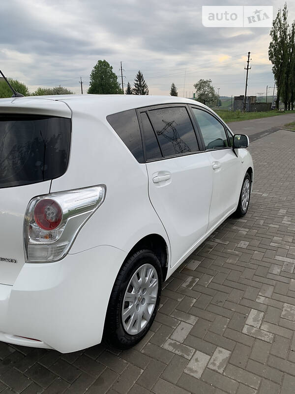 Мінівен Toyota Verso 2012 в Рівному