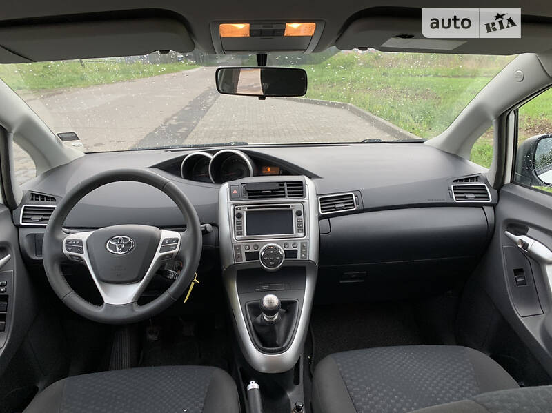 Мінівен Toyota Verso 2012 в Рівному