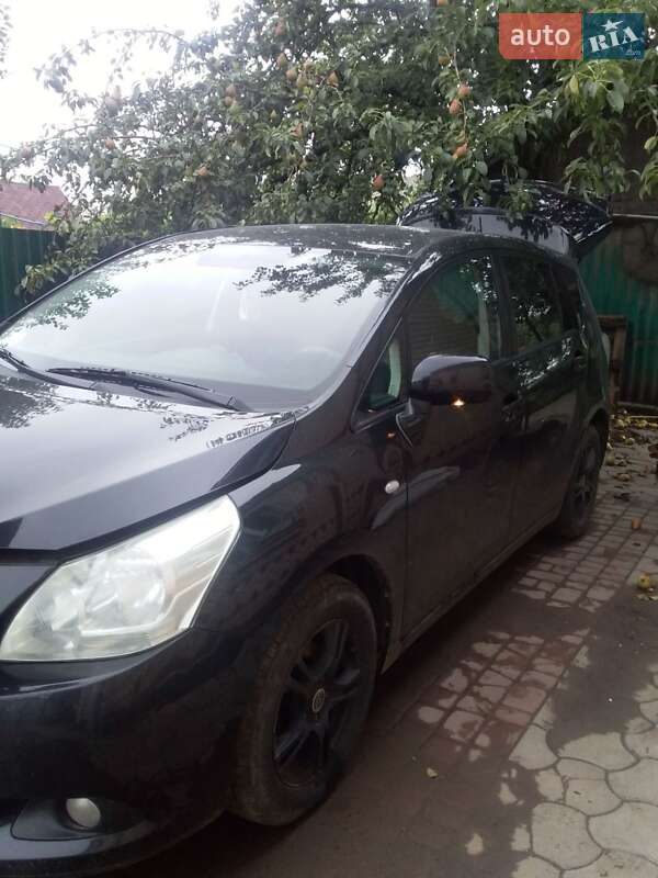 Минивэн Toyota Verso 2010 в Шепетовке