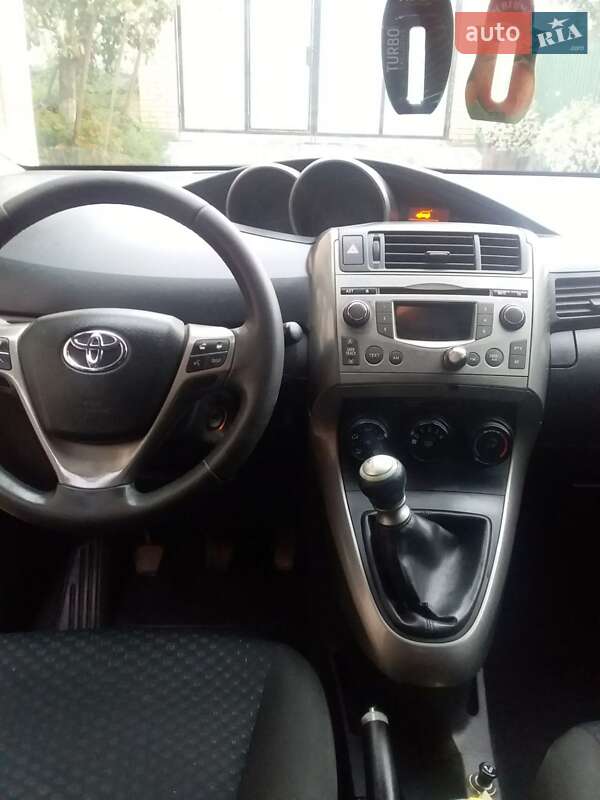 Минивэн Toyota Verso 2010 в Шепетовке