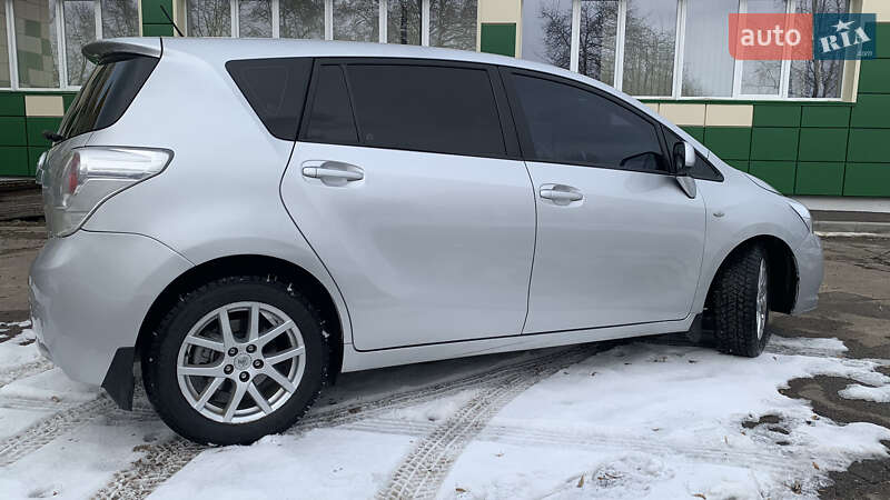 Мінівен Toyota Verso 2011 в Конотопі