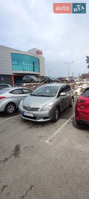 Мінівен Toyota Verso 2011 в Чернігові