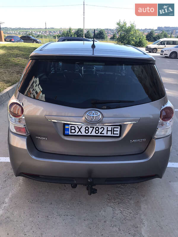 Мінівен Toyota Verso 2014 в Хмельницькому