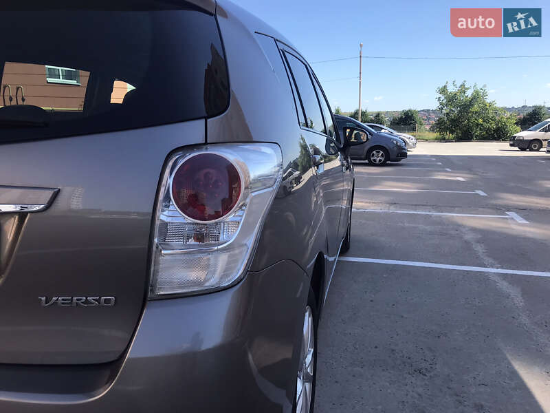Мінівен Toyota Verso 2014 в Хмельницькому