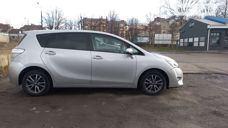 Мінівен Toyota Verso 2013 в Луцьку