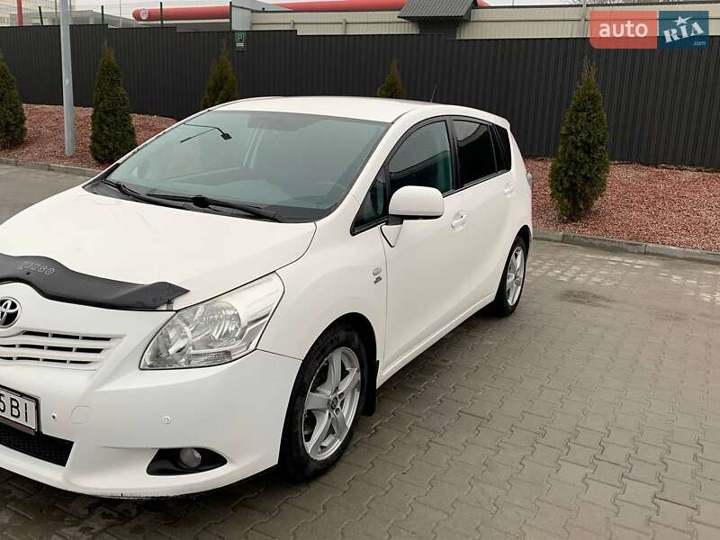 Мінівен Toyota Verso 2010 в Тернополі