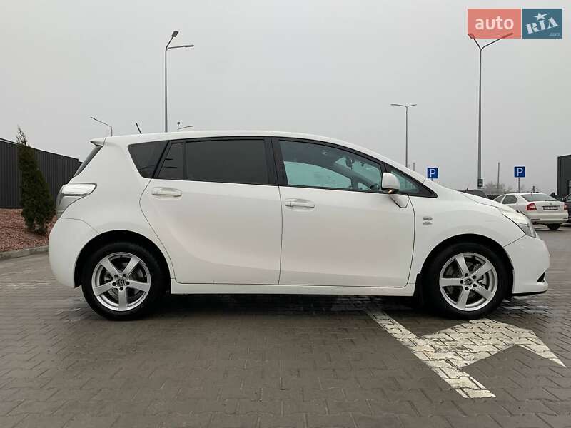 Мінівен Toyota Verso 2010 в Тернополі