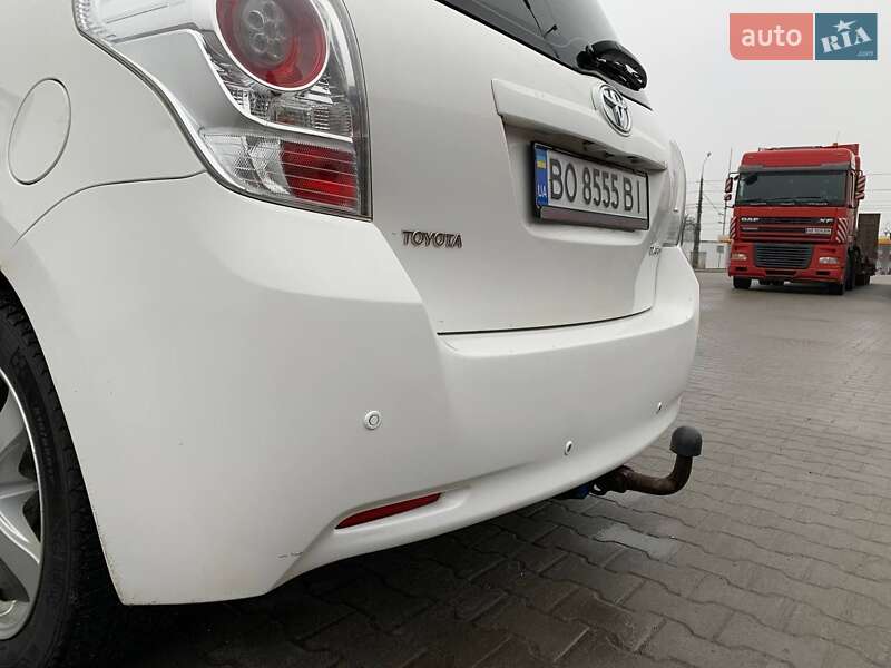 Мінівен Toyota Verso 2010 в Тернополі