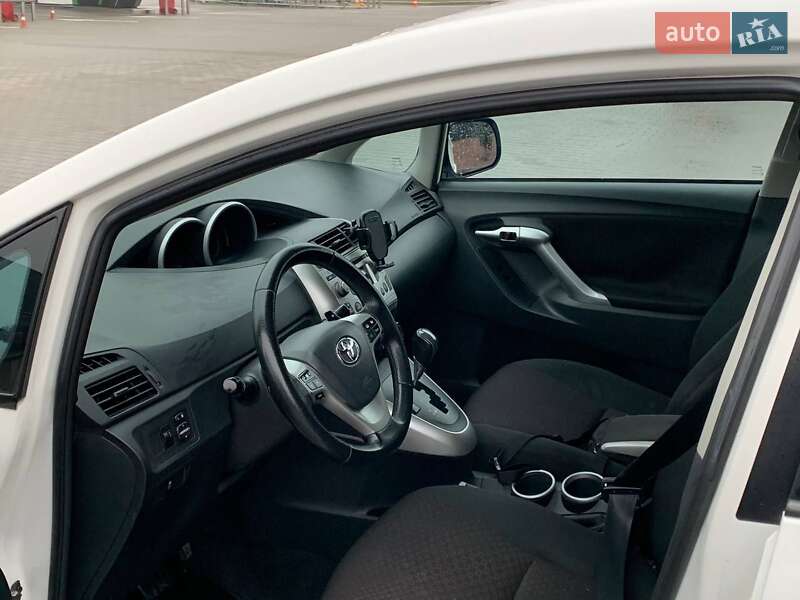 Мінівен Toyota Verso 2010 в Тернополі