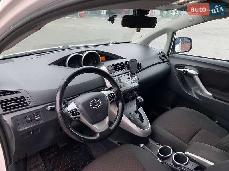 Мінівен Toyota Verso 2010 в Тернополі