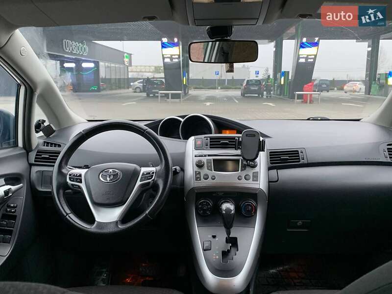 Мінівен Toyota Verso 2010 в Тернополі