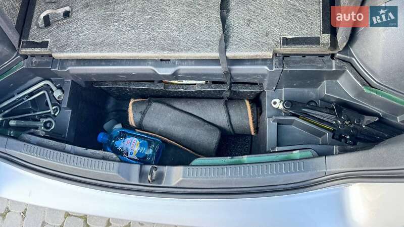 Минивэн Toyota Verso 2009 в Каменец-Подольском фото 21 Минивэн Toyota Verso 2009 в Каменец-Подольском