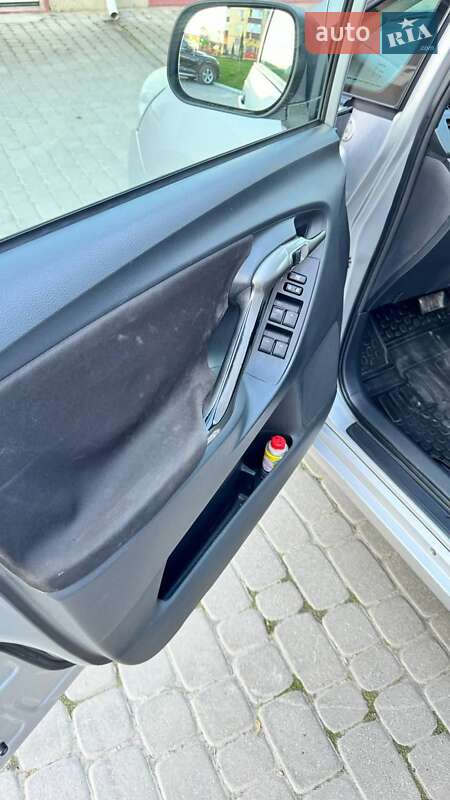 Минивэн Toyota Verso 2009 в Каменец-Подольском фото 71 Минивэн Toyota Verso 2009 в Каменец-Подольском