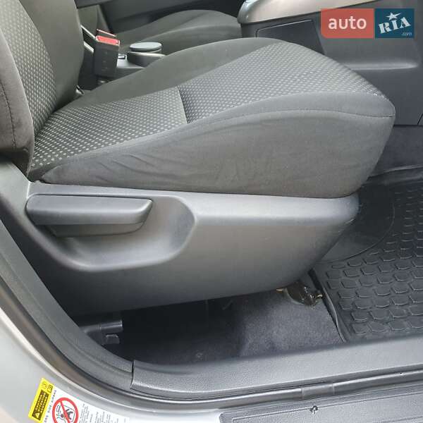 Минивэн Toyota Verso 2009 в Каменец-Подольском фото 102 Минивэн Toyota Verso 2009 в Каменец-Подольском