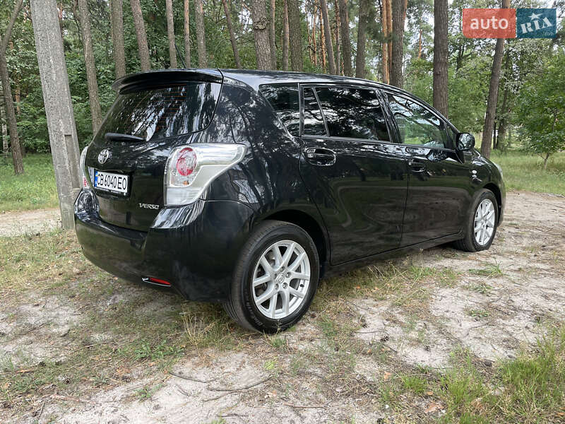 Мінівен Toyota Verso 2010 в Чернігові