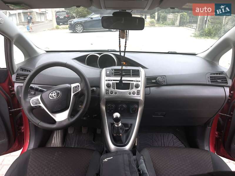 Минивэн Toyota Verso 2011 в Ивано-Франковске фото 5 Минивэн Toyota Verso 2011 в Ивано-Франковске