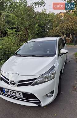 Минивэн Toyota Verso 2015 в 