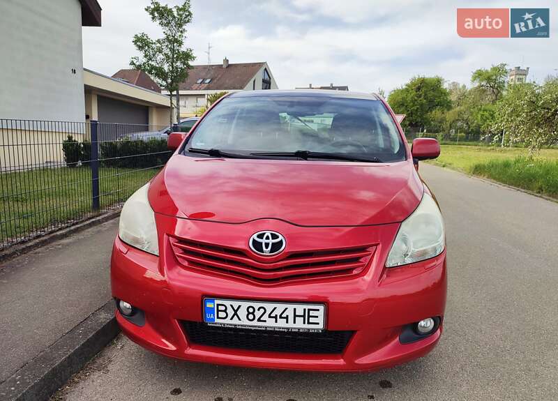 Мінівен Toyota Verso 2009 в Хмельницькому