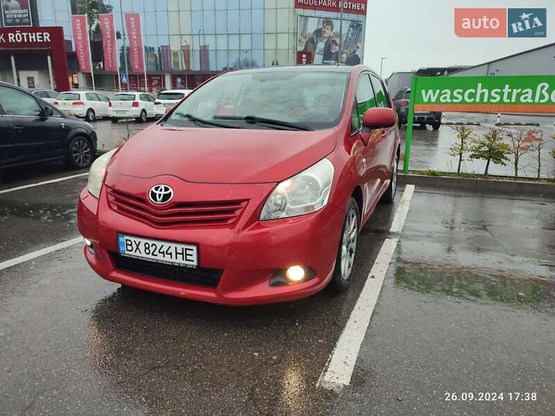 Мінівен Toyota Verso 2009 в Хмельницькому