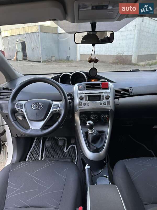 Мінівен Toyota Verso 2011 в Києві