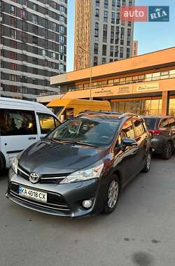 Минивэн Toyota Verso 2015 в Киеве