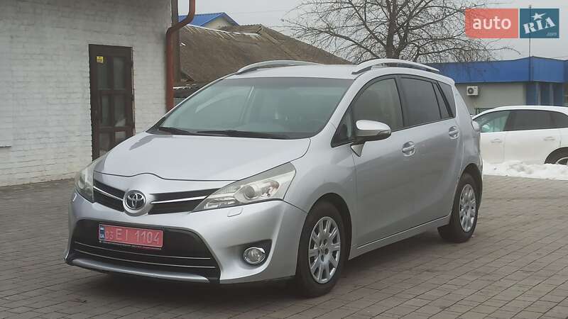 Мінівен Toyota Verso 2014 в Красилові