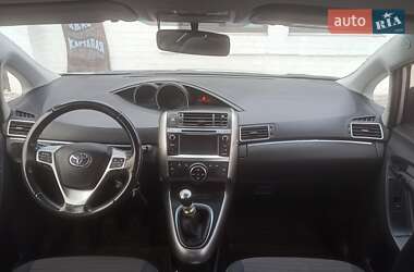 Мінівен Toyota Verso 2014 в Красилові