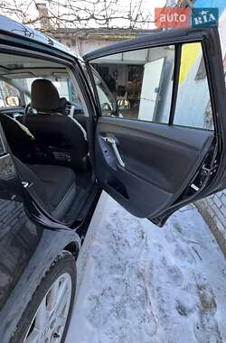 Минивэн Toyota Verso 2010 в 