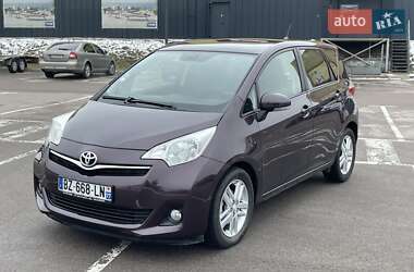 Минивэн Toyota Verso 2011 в 