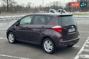 Минивэн Toyota Verso 2011 в 