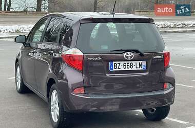 Минивэн Toyota Verso 2011 в 