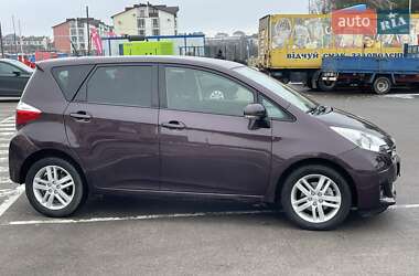 Минивэн Toyota Verso 2011 в 
