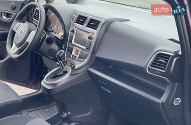 Минивэн Toyota Verso 2011 в 