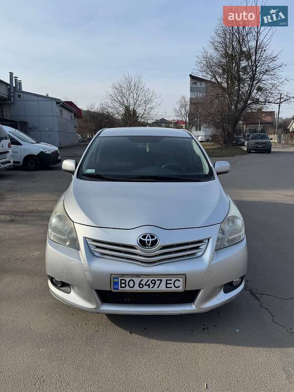 Мінівен Toyota Verso 2009 в Шумську