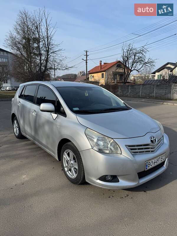 Мінівен Toyota Verso 2009 в Шумську