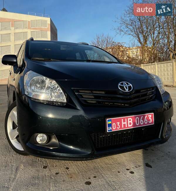 Мінівен Toyota Verso 2012 в 